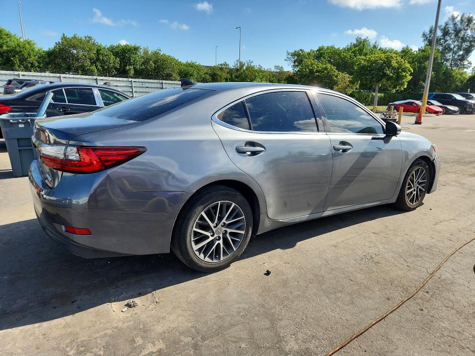 65646396 :رقم المزاد ، 58ABK1GG2HU079157 vin ، 2017 Lexus Es مزاد بيع