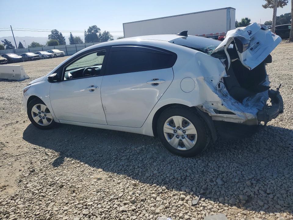 63903126 :رقم المزاد ، 3KPFK4A79JE240177 vin ، 2018 Kia Forte مزاد بيع
