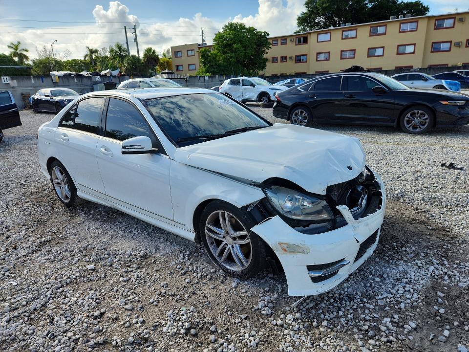 Продажа на аукционе авто 2013 Mercedes-benz C, vin: WDDGF4HB8DR270062, номер лота: 65863046