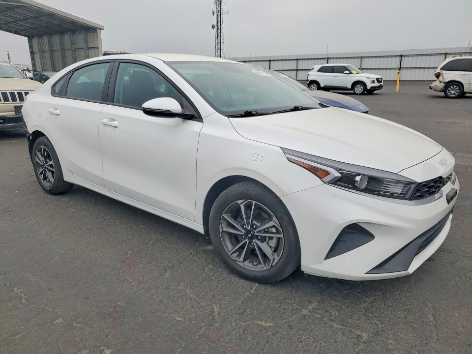 2024 Kia Forte მანქანა იყიდება აუქციონზე, vin: 3KPF24AD9RE701539, აუქციონის ნომერი: 66745106