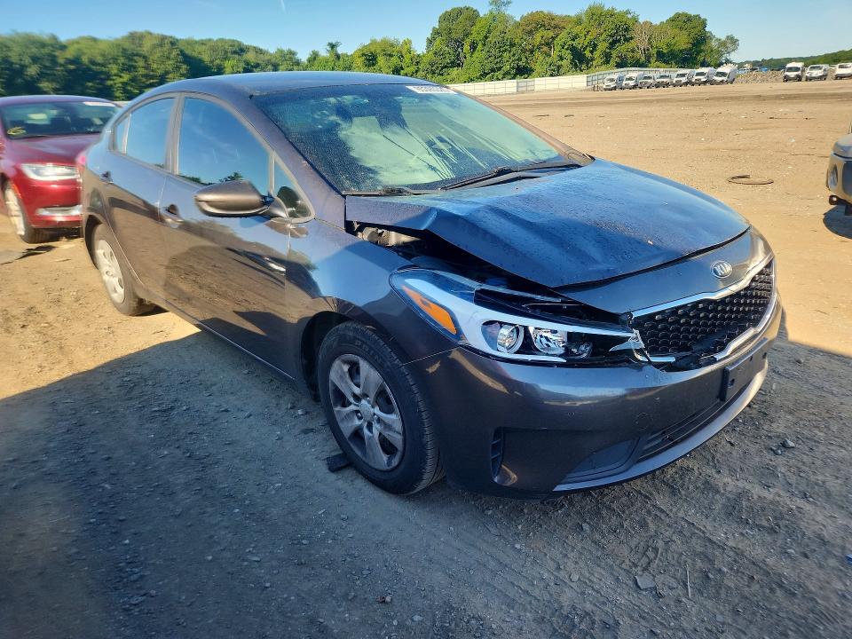 65393326 :رقم المزاد ، 3KPFK4A73JE181126 vin ، 2018 Kia Forte مزاد بيع