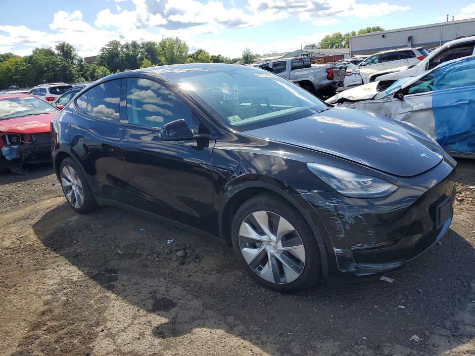 62137106 :رقم المزاد ، 5YJYGDED9MF106066 vin ، 2021 Tesla Model Y مزاد بيع