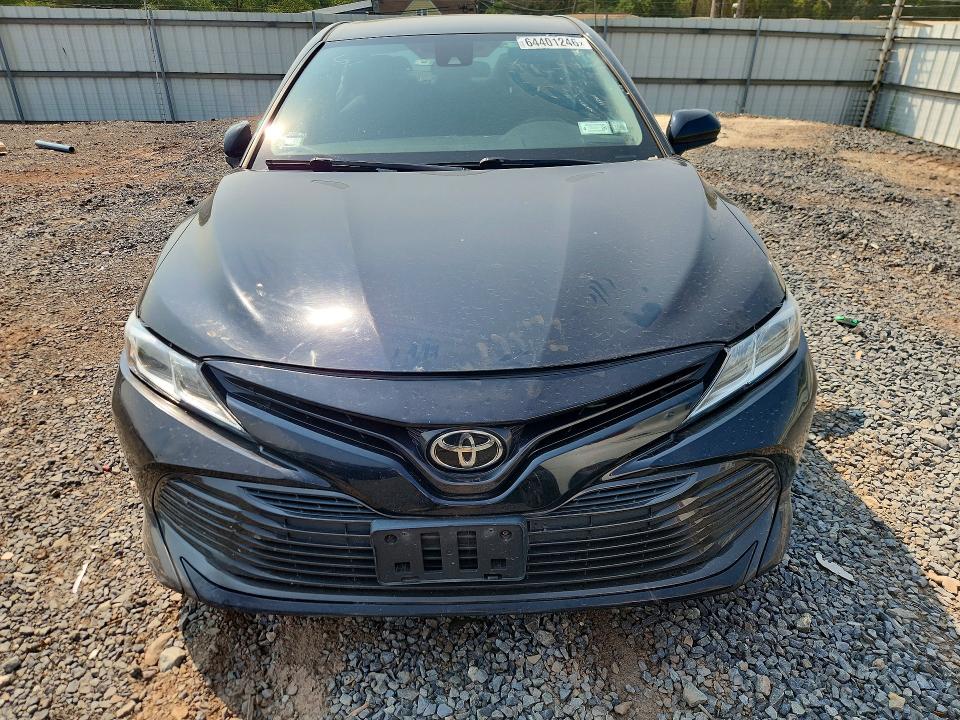 2019 Toyota Camry მანქანა იყიდება აუქციონზე, vin: 4T1B11HK0KU681785, აუქციონის ნომერი: 64401246