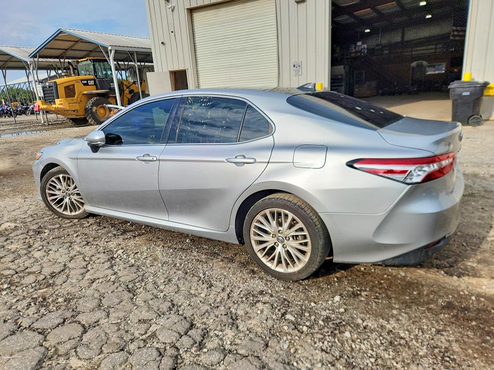 65910136 :رقم المزاد ، 4T1BZ1HKXJU020949 vin ، 2018 Toyota Camry مزاد بيع