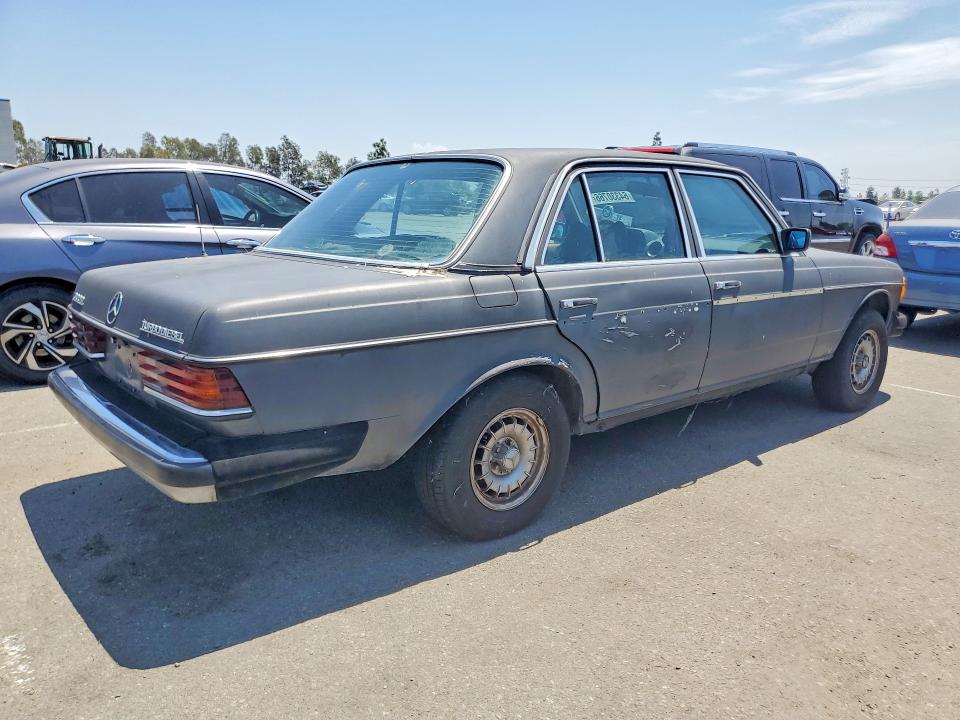 64330766 :رقم المزاد ، WDBAB33A2DB031019 vin ، 1983 Mercedes-benz 300 مزاد بيع
