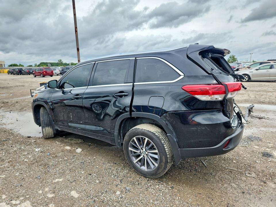 2017 Toyota Highlander მანქანა იყიდება აუქციონზე, vin: 5TDJZRFH9HS449570, აუქციონის ნომერი: 64890346