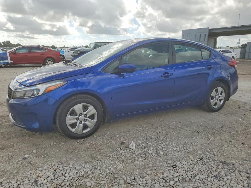 2017 Kia Forte მანქანა იყიდება აუქციონზე, vin: 3KPFK4A72HE039568, აუქციონის ნომერი: 64046256