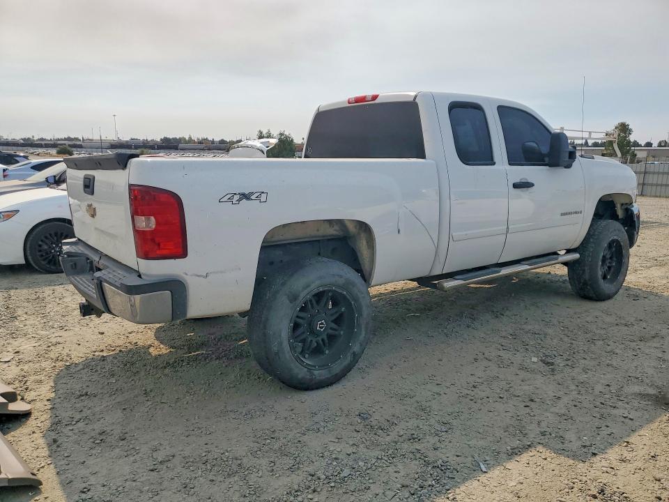 Продажа на аукционе авто 2007 Chevrolet Silverado, vin: 1GCHK29647E575800, номер лота: 63613066