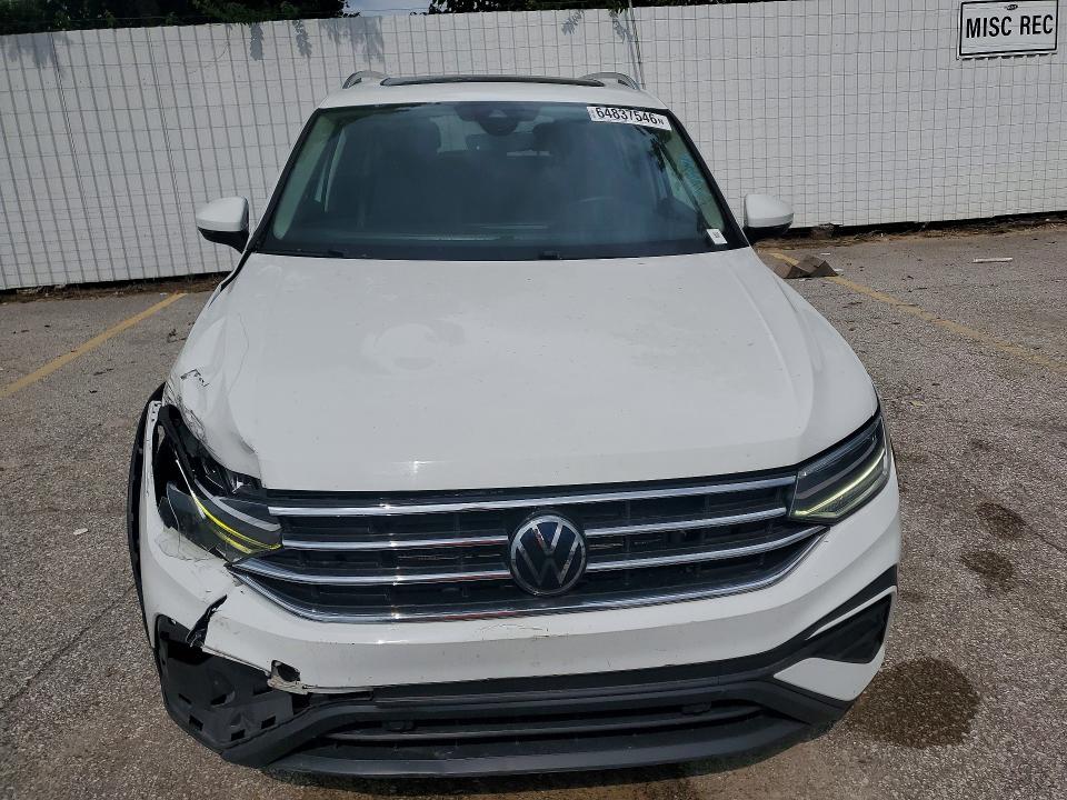 64837546 :رقم المزاد ، 3VV2B7AX1NM115753 vin ، 2022 Volkswagen Tiguan مزاد بيع