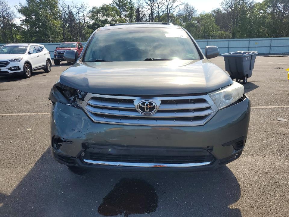 2013 Toyota Highlander მანქანა იყიდება აუქციონზე, vin: 5TDZA3EH2DS035601, აუქციონის ნომერი: 63531886