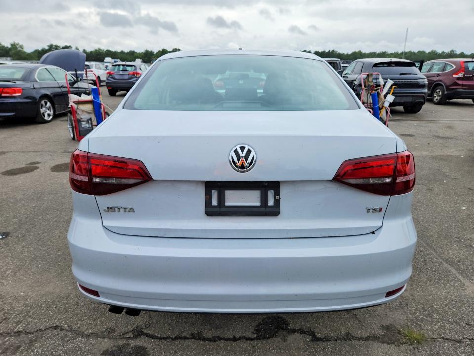 65888956 :رقم المزاد ، 3VW2B7AJ4JM217467 vin ، 2018 Volkswagen Jetta مزاد بيع