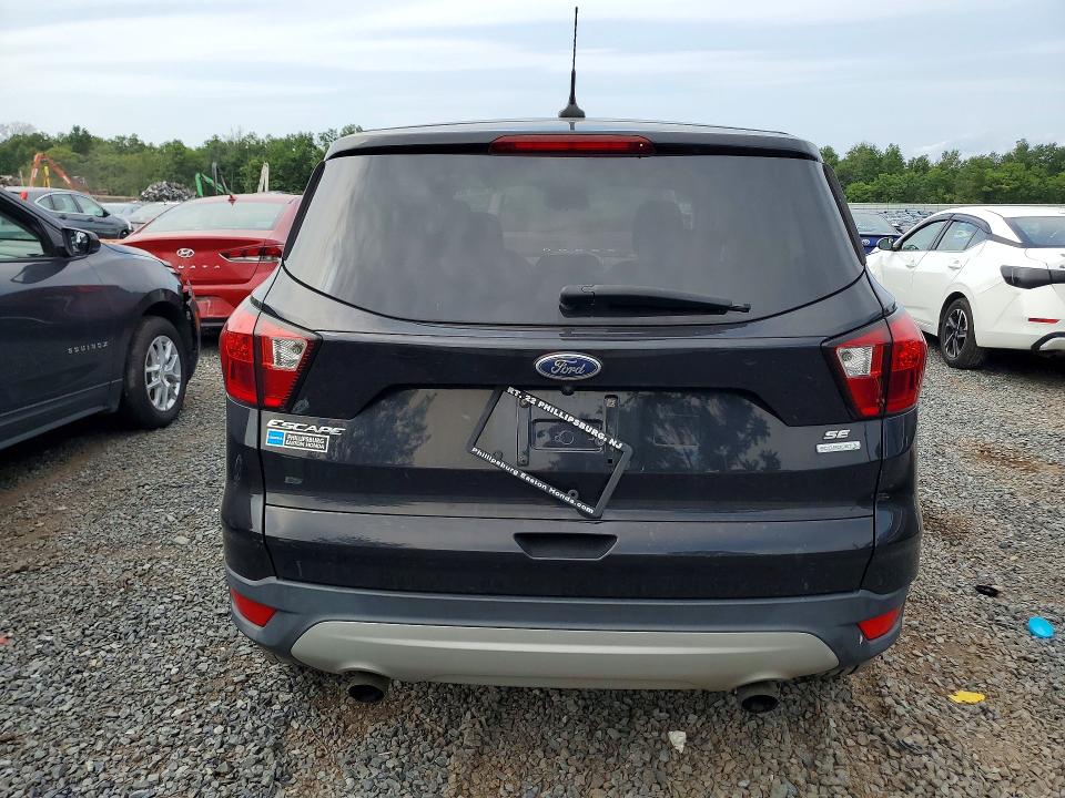 64790856 :رقم المزاد ، 1FMCU0GD5KUA10315 vin ، 2019 Ford Escape مزاد بيع