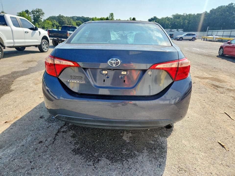 62837936 :رقم المزاد ، 5YFBURHE6HP708675 vin ، 2017 Toyota Corolla مزاد بيع