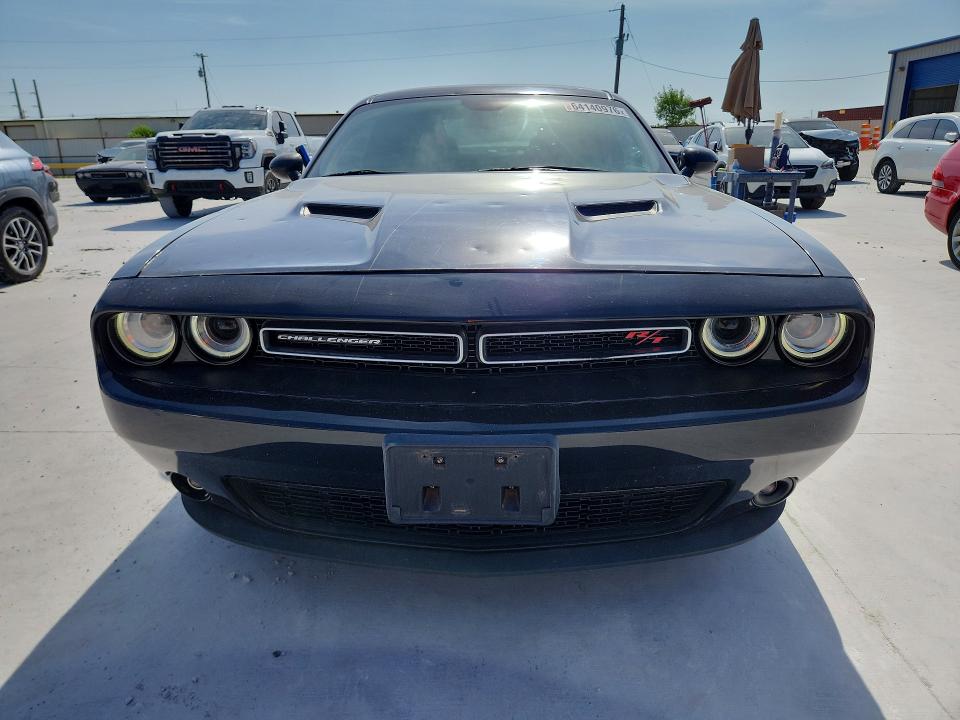 64140976 :رقم المزاد ، 2C3CDZBT2GH226113 vin ، 2016 Dodge Challenger مزاد بيع