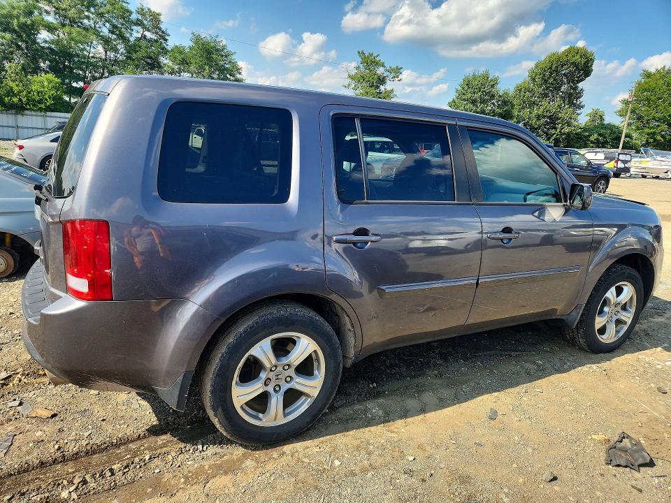 64096276 :رقم المزاد ، 5FNYF3H55EB011555 vin ، 2014 Honda Pilot مزاد بيع
