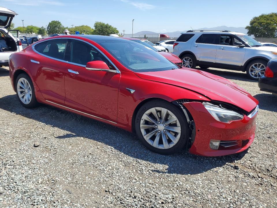 Продажа на аукционе авто 2018 Tesla Model S, vin: 5YJSA1E22JF281176, номер лота: 64141906