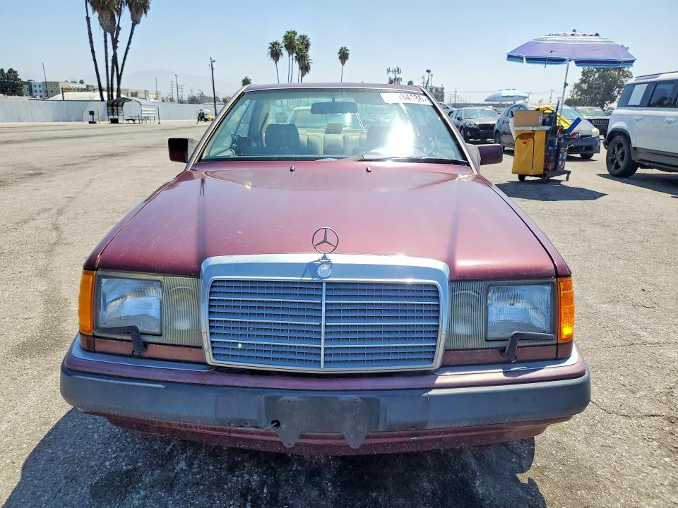 63934186 :رقم المزاد ، WDBEA51D6NB657915 vin ، 1992 Mercedes-benz 300 مزاد بيع
