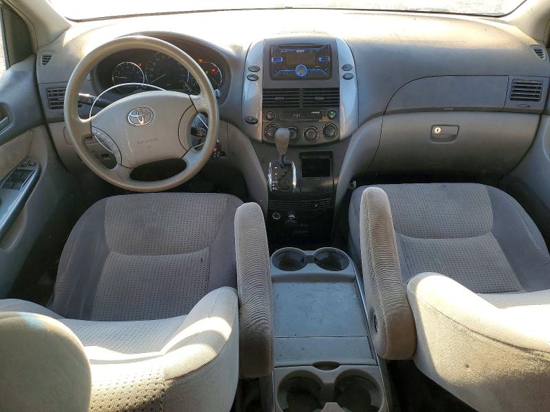 63771486 :رقم المزاد ، 5TDKK4CC8AS289725 vin ، 2010 Toyota Sienna مزاد بيع