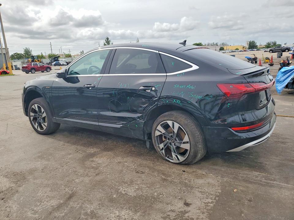 61680126 :رقم المزاد ، WA12AAGE7NB032706 vin ، 2022 Audi E-tron مزاد بيع