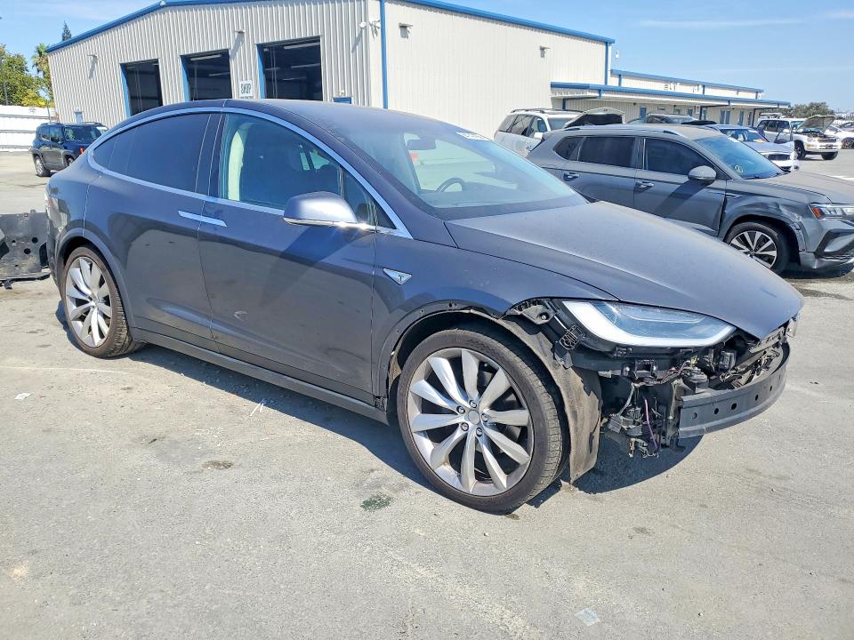 Продажа на аукционе авто 2016 Tesla Model X, vin: 5YJXCAE26GF016222, номер лота: 64140156
