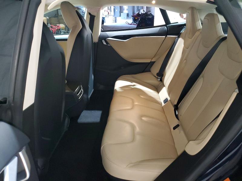 2015 Tesla Model S მანქანა იყიდება აუქციონზე, vin: 5YJSA1H27FF082062, აუქციონის ნომერი: 64305396