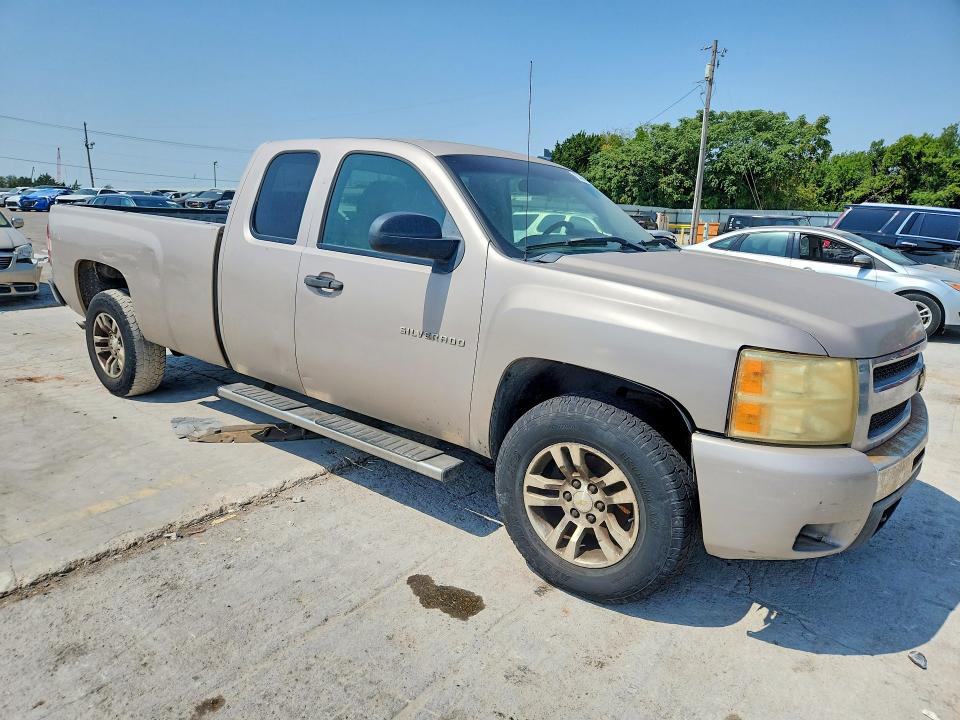 Продаж на аукціоні авто 2007 Chevrolet Silverado, vin: 1GCEC19J67E526337, номер лоту: 63945146