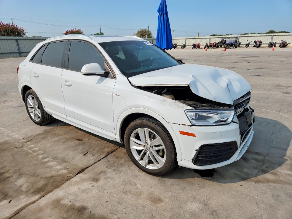 63813536 :رقم المزاد ، WA1BCCFS8JR000734 vin ، 2018 Audi Q3 مزاد بيع