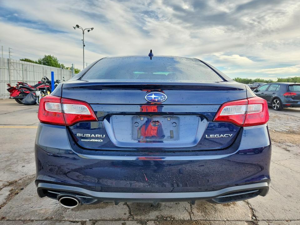 66475786 :رقم المزاد ، 4S3BNAC61J3033900 vin ، 2018 Subaru Legacy مزاد بيع