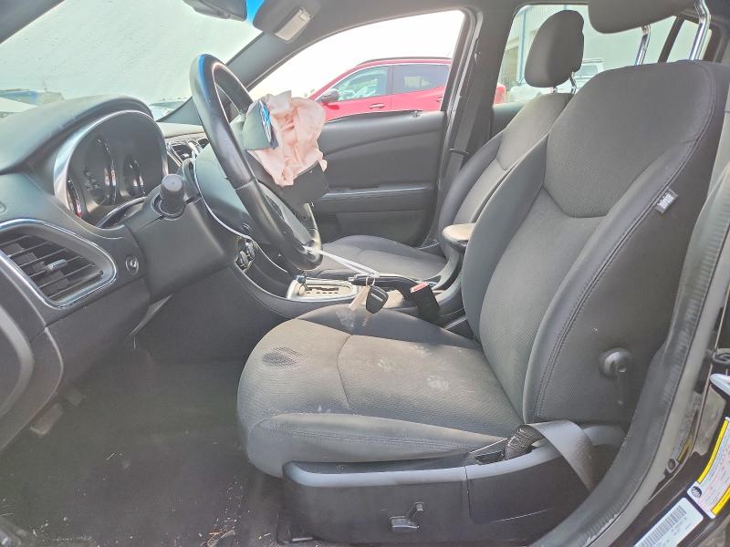 64218646 :رقم المزاد ، 1C3CCBBGXDN747354 vin ، 2013 Chrysler 200 مزاد بيع