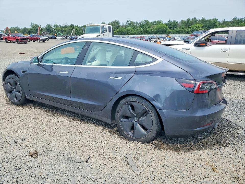 64425516 :رقم المزاد ، 5YJ3E1EAXJF155583 vin ، 2018 Tesla Model 3 مزاد بيع