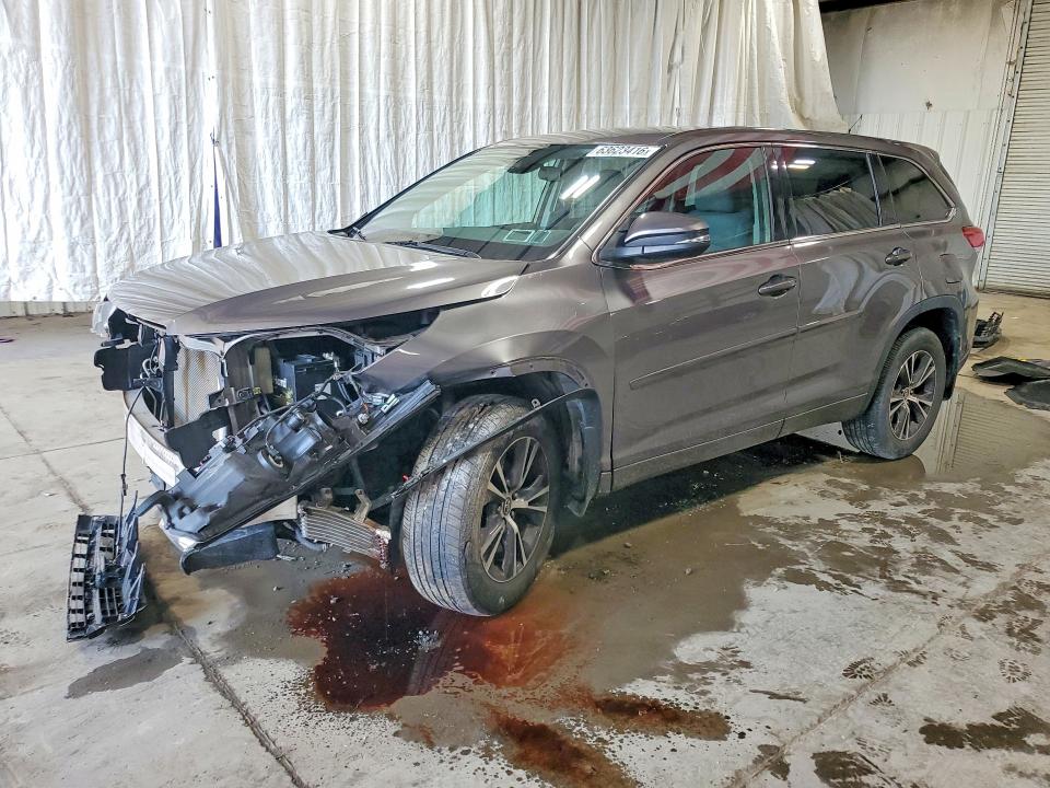 Продажа на аукционе авто 2018 Toyota Highlander, vin: 5TDBZRFHXJS861233, номер лота: 63623416