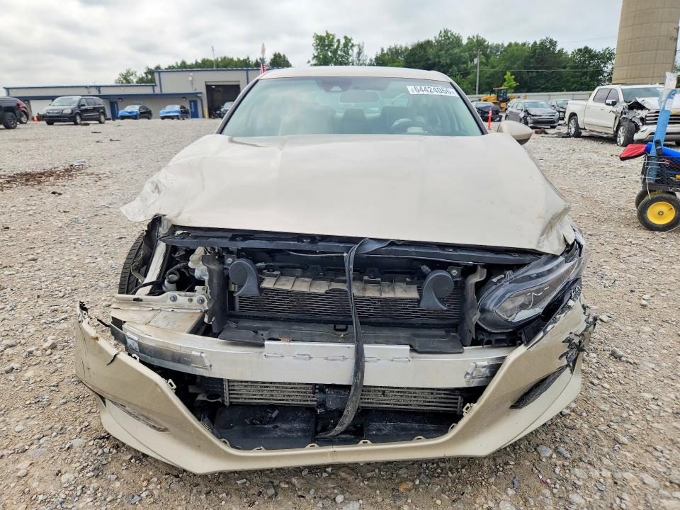 2018 Honda Accord მანქანა იყიდება აუქციონზე, vin: 1HGCV1F16JA004443, აუქციონის ნომერი: 64424066