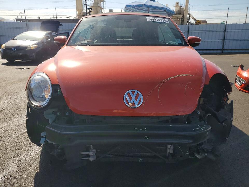 66514976 :رقم المزاد ، 3VW5DAATXJM506892 vin ، 2018 Volkswagen Beetle مزاد بيع