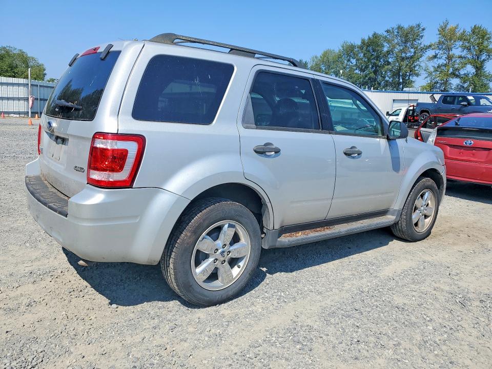 2009 Ford Escape მანქანა იყიდება აუქციონზე, vin: 1FMCU93G49KB03840, აუქციონის ნომერი: 64253006