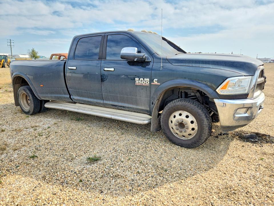 66071536 :رقم المزاد ، 3C63RRJLXFG561219 vin ، 2015 Ram 3500 مزاد بيع