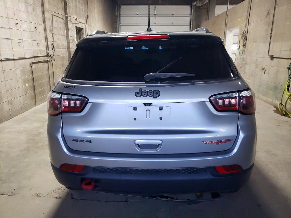 65496836 :رقم المزاد ، 3C4NJDDB9JT207349 vin ، 2018 Jeep Compass مزاد بيع