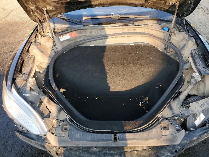 2015 Tesla Model S მანქანა იყიდება აუქციონზე, vin: 5YJSA1E25FF108842, აუქციონის ნომერი: 64070156