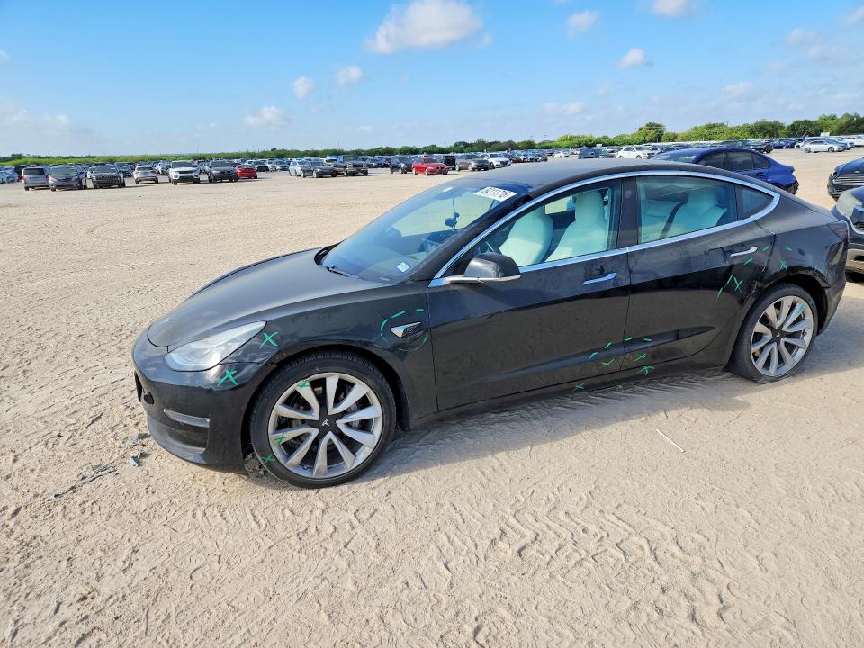64111716 :رقم المزاد ، 5YJ3E1EB0KF195617 vin ، 2019 Tesla Model 3 مزاد بيع