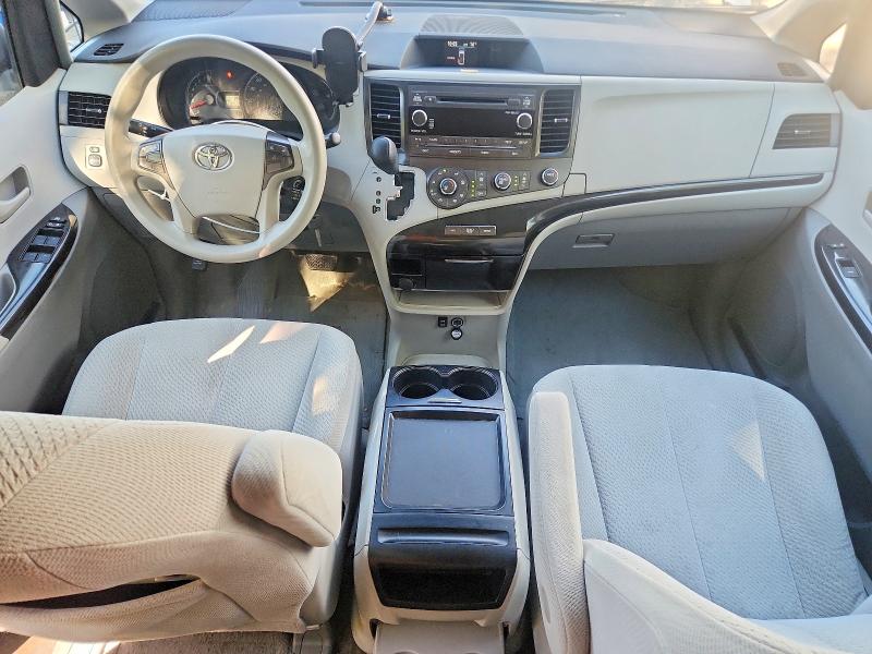 66731776 :رقم المزاد ، 5TDKK3DC1BS167945 vin ، 2011 Toyota Sienna مزاد بيع