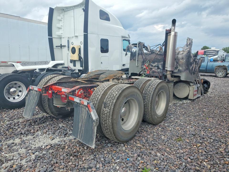 64246976 :رقم المزاد ، 2FUY3MCB6TA813746 vin ، 1996 Freightliner Fld112 مزاد بيع