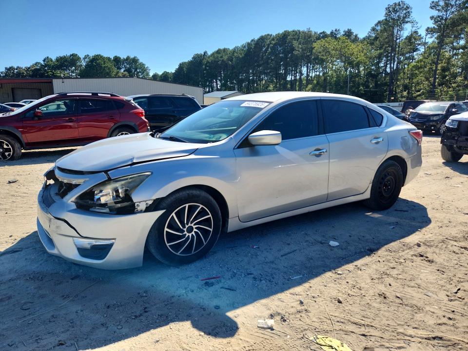 2015 Nissan Altima მანქანა იყიდება აუქციონზე, vin: 1N4AL3AP2FN335240, აუქციონის ნომერი: 64375926