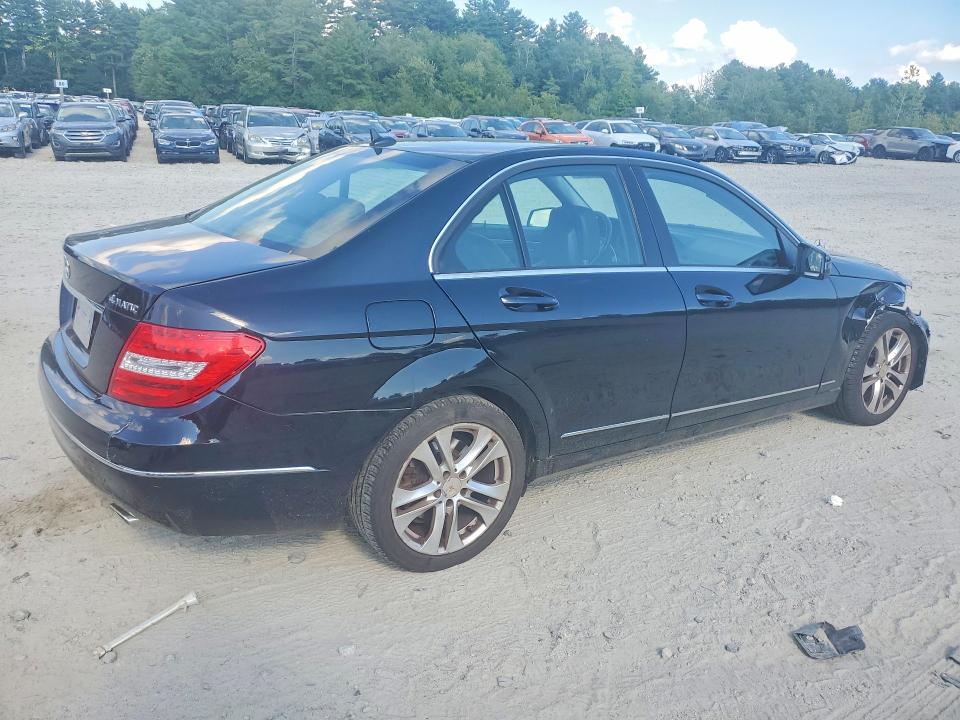 2013 Mercedes-benz C მანქანა იყიდება აუქციონზე, vin: WDDGF8AB4DR266415, აუქციონის ნომერი: 63988876