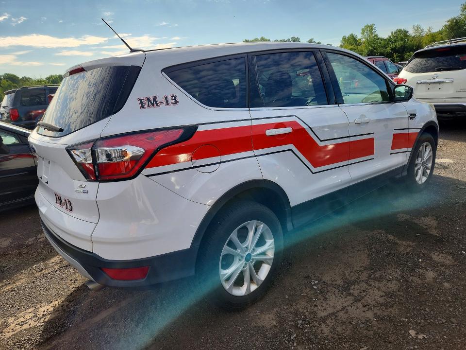 65842526 :رقم المزاد ، 1FMCU9GD5HUB72040 vin ، 2017 Ford Escape مزاد بيع