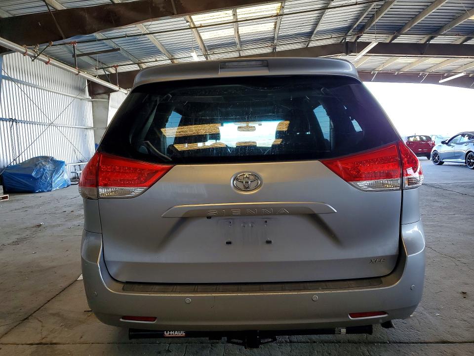 2011 Toyota Sienna მანქანა იყიდება აუქციონზე, vin: 5TDYK3DC7BS173842, აუქციონის ნომერი: 65679196