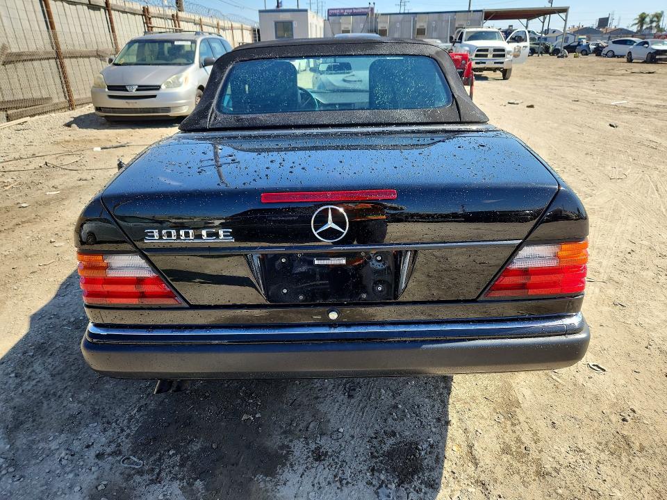 66051716 :رقم المزاد ، WDBEA66E9PB872165 vin ، 1993 Mercedes-benz 300 مزاد بيع