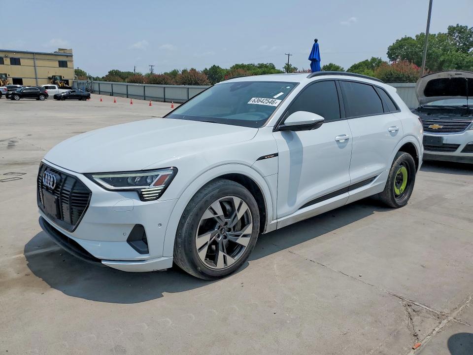 2022 Audi E-tron მანქანა იყიდება აუქციონზე, vin: WA1AAAGEXNB007777, აუქციონის ნომერი: 63642546