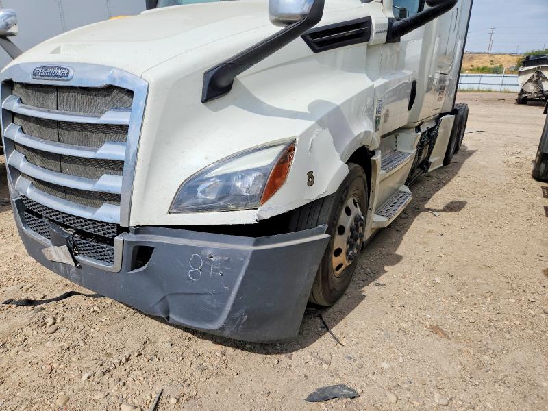 2018 Freightliner Cascadia 126 მანქანა იყიდება აუქციონზე, vin: 3AKJHHDR1JSJW4035, აუქციონის ნომერი: 64996866
