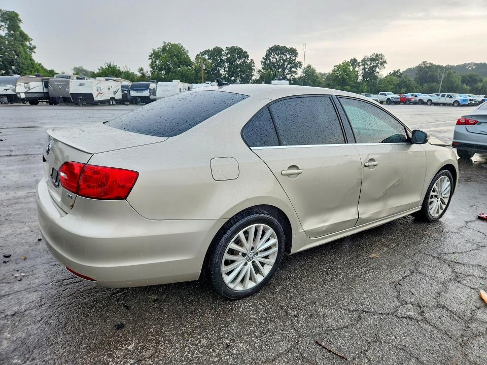 66392016 :رقم المزاد ، 3VWLL7AJ1EM273695 vin ، 2014 Volkswagen Jetta مزاد بيع