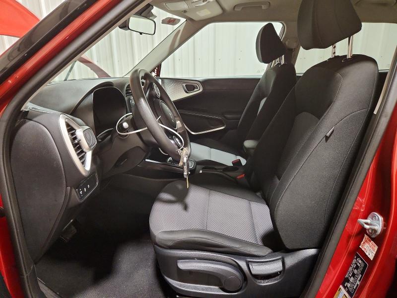 64139956 :رقم المزاد ، KNDJ23AU9P7869182 vin ، 2023 Kia Soul مزاد بيع