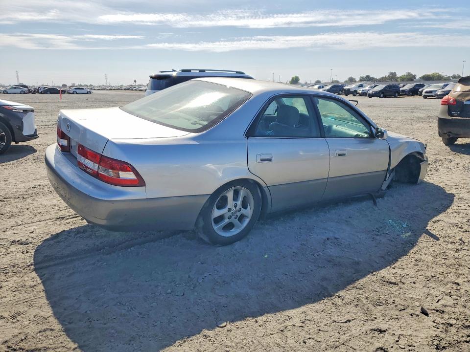 64142126 :رقم المزاد ، JT8BF28G615112941 vin ، 2001 Lexus Es مزاد بيع